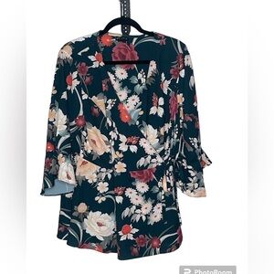 City Chic Floral Side Front Tie Top Sz Small 16